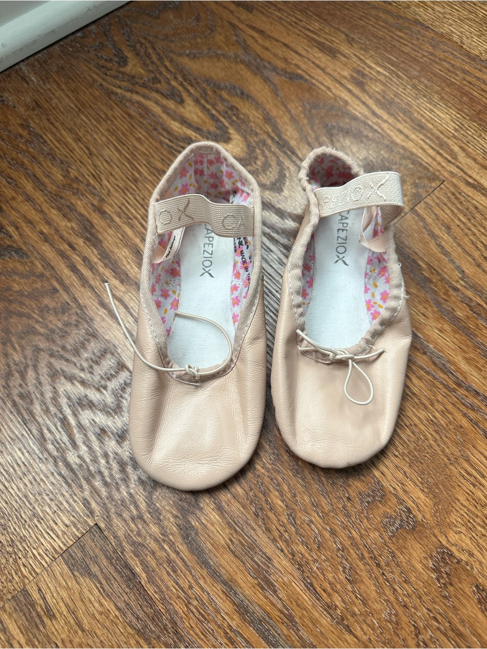Capezio Girls Ballet Shoes in Light Pink Size 11.5